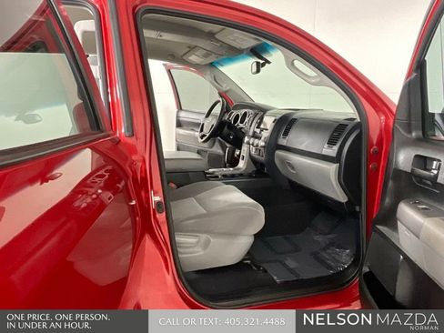 Used 2012 Toyota Tundra 4x4 CrewMax w/ SR5 Pkg image 15