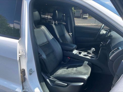 Used 2021 Jeep Grand Cherokee Laredo X AWD/4WD image 7