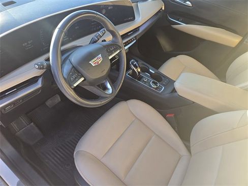 Used 2024 Cadillac XT4 Luxury image 21
