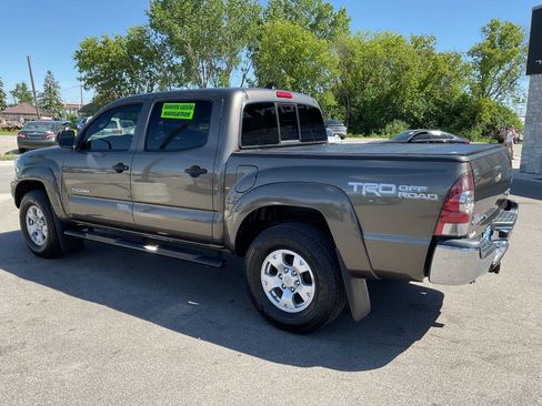 Used 2015 Toyota Tacoma PreRunner w/ TRD Off-Road Package RWD image 4