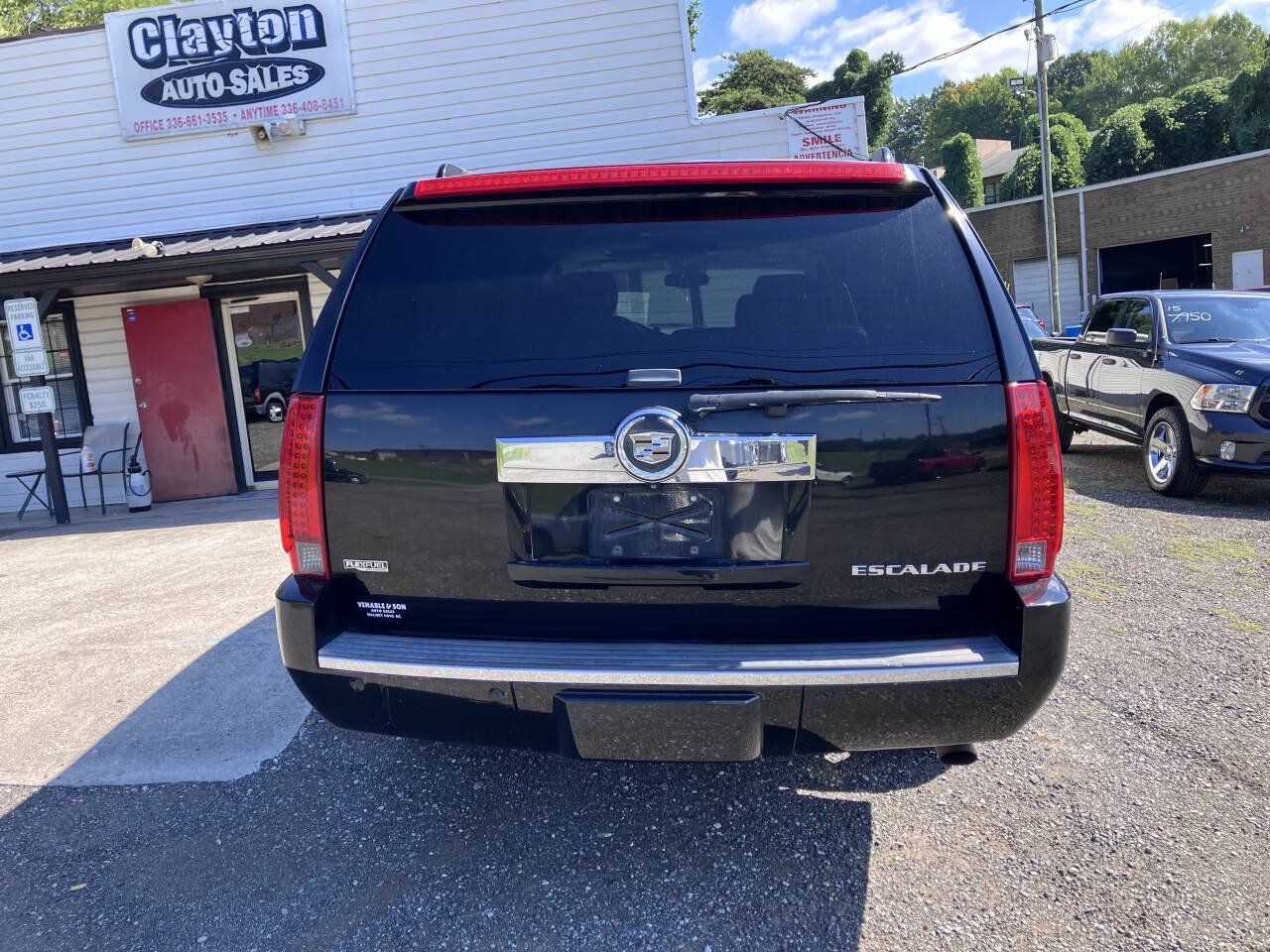 Used 2010 Cadillac Escalade ESV Premium RWD image 5