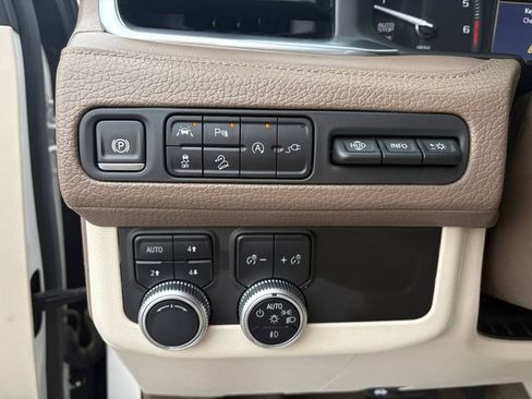 Used 2021 GMC Yukon Denali w/ Denali Premium Package AWD/4WD image 22