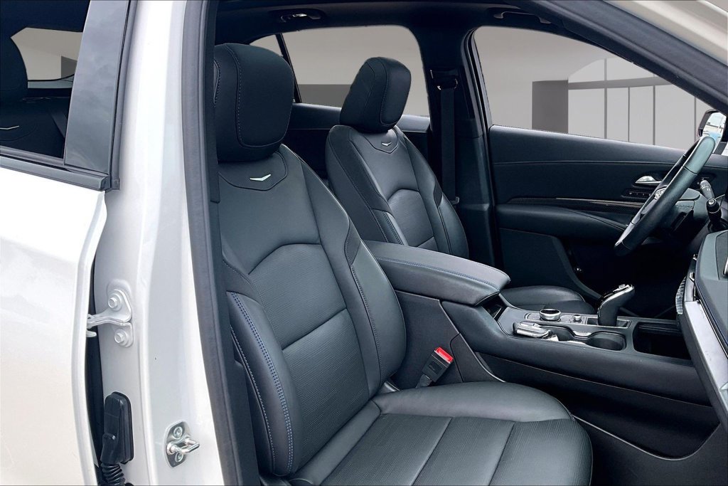 Used 2025 Cadillac XT4 Sport FWD image 7