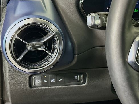 Used 2024 Chevrolet Equinox EV LT image 17