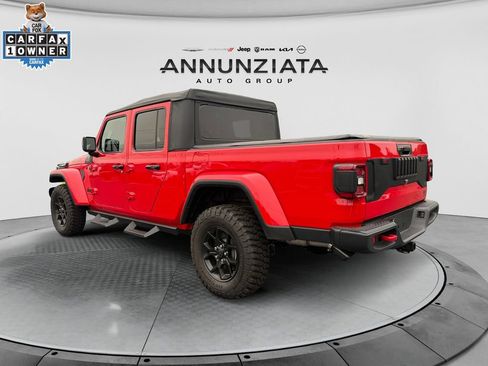 Used 2025 Jeep Gladiator Sport AWD/4WD image 3