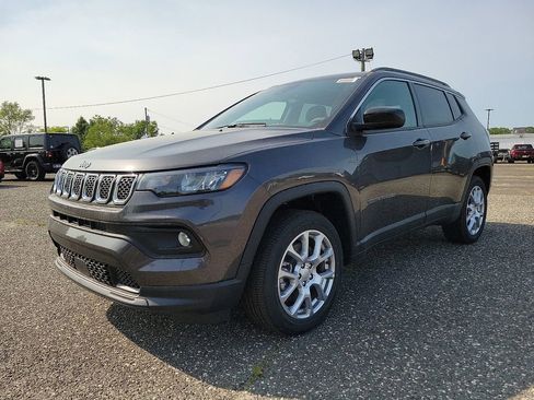 New 2023 Jeep Compass Latitude w/ Sun and Sound Group image 4