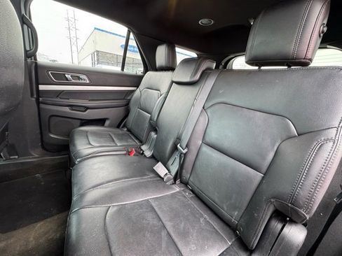 Used 2017 Ford Explorer XLT w/ Equipment Group 202A image 13