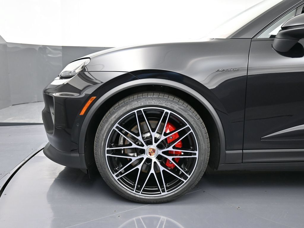 Certified 2025 Porsche Macan 4S Electric AWD/4WD image 12