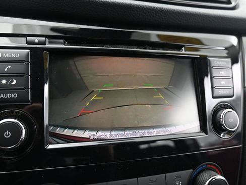 Used 2020 Nissan Rogue Sport S image 18