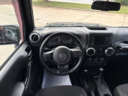 Used 2017 Jeep Wrangler Unlimited Sahara AWD/4WD image 42