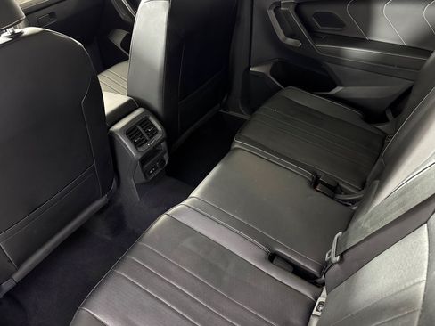 Used 2022 Volkswagen Tiguan SE FWD image 29