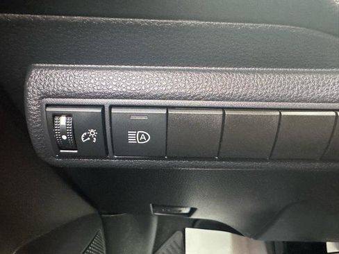 Used 2022 Toyota Corolla LE image 12