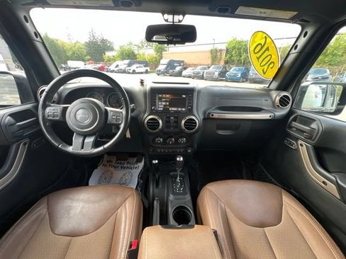 Used 2016 Jeep Wrangler Unlimited Sahara AWD/4WD image 15