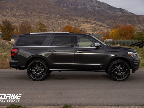 Used 2024 Ford Expedition Max Platinum image 11