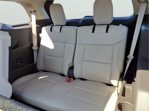 Used 2023 Ford Explorer Platinum w/ Technology Package image 13