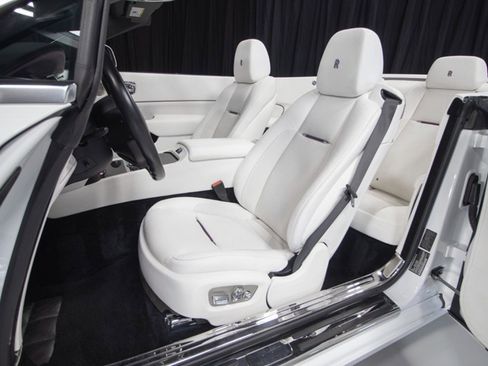 Used 2017 Rolls-Royce Dawn image 3