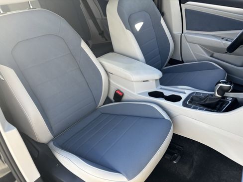 Certified 2025 Volkswagen Jetta SE image 8