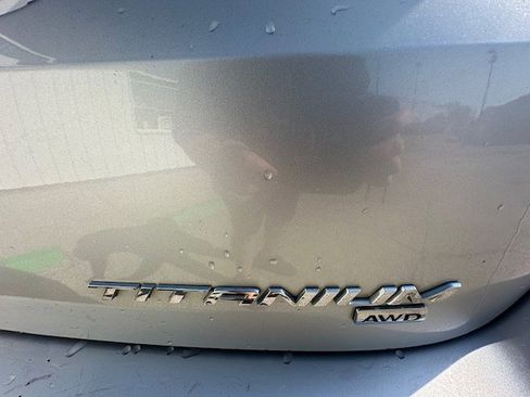 Used 2016 Ford Edge Titanium image 7