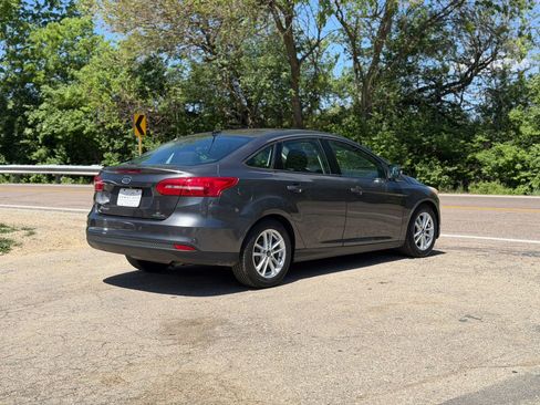 Used 2016 Ford Focus SE w/ Reverse Sensing Package image 11