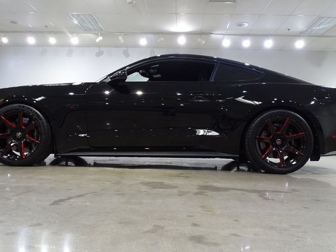 Used 2018 Ford Mustang GT RWD image 7