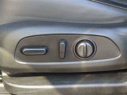 Used 2021 Chevrolet Traverse LT w/ LT Premium Package image 24