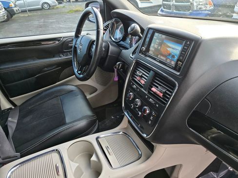 Used 2019 Dodge Grand Caravan SXT image 10