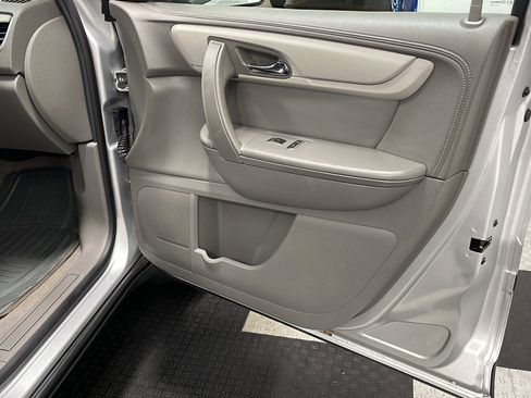 Used 2014 Chevrolet Traverse LS FWD image 18