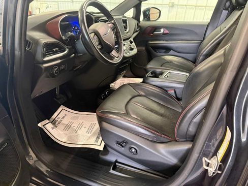 Used 2020 Chrysler Pacifica Limited FWD image 19