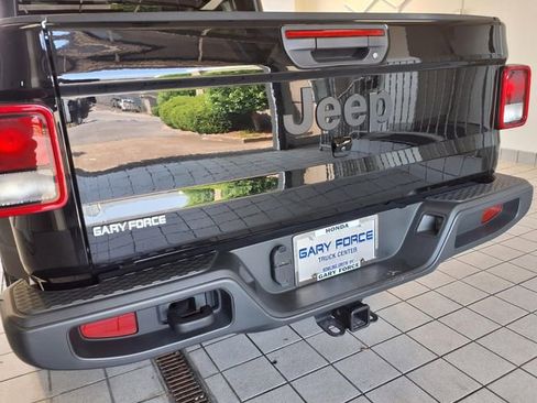 Used 2023 Jeep Gladiator Sport AWD/4WD image 25