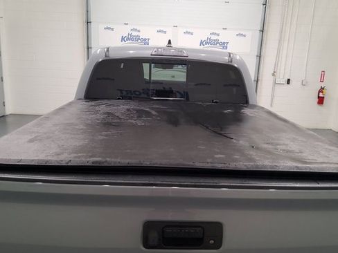 Used 2021 Toyota Tacoma TRD Off-Road image 15