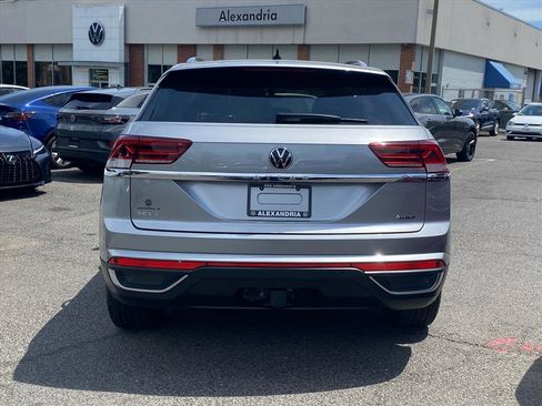 Certified 2023 Volkswagen Atlas Cross Sport SE w/ Panoramic Sunroof Package AWD/4WD image 3