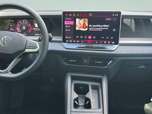 New 2026 Volkswagen Tiguan SE image 21