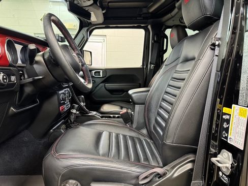 Used 2023 Jeep Gladiator Rubicon w/ Cold Weather Group AWD/4WD image 12