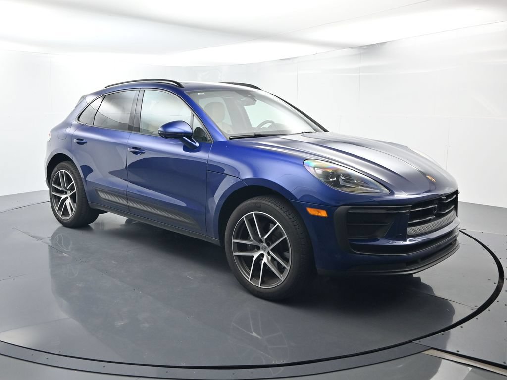 Certified 2025 Porsche Macan AWD/4WD image 17