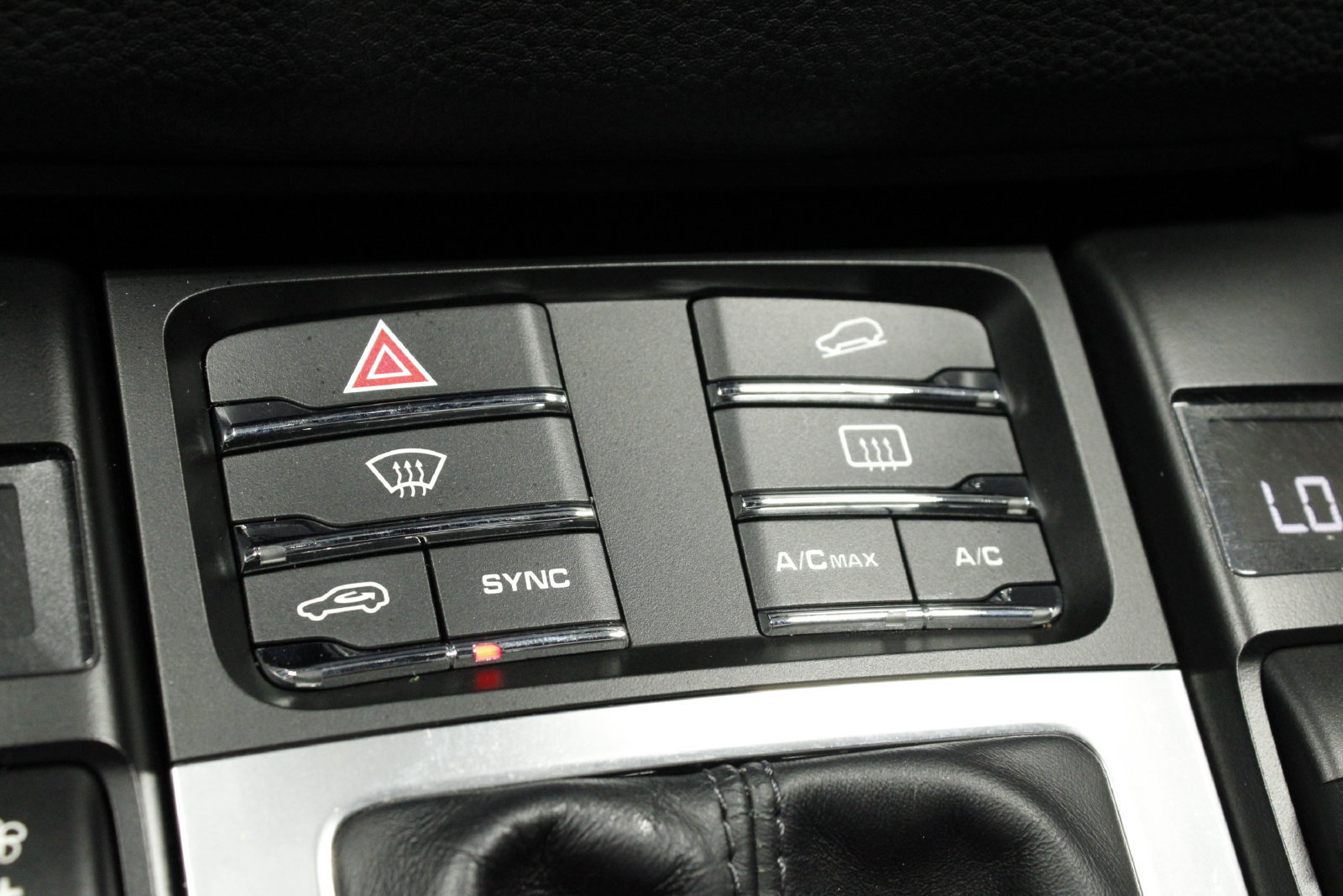 Used 2018 Porsche Macan AWD/4WD image 28