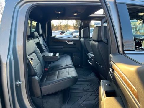 Used 2024 Chevrolet Silverado 1500 High Country w/ High Country Premium Package AWD/4WD image 25