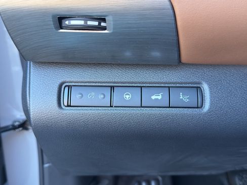 New 2025 Nissan Pathfinder Platinum image 23