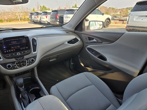Used 2022 Chevrolet Malibu LT image 11