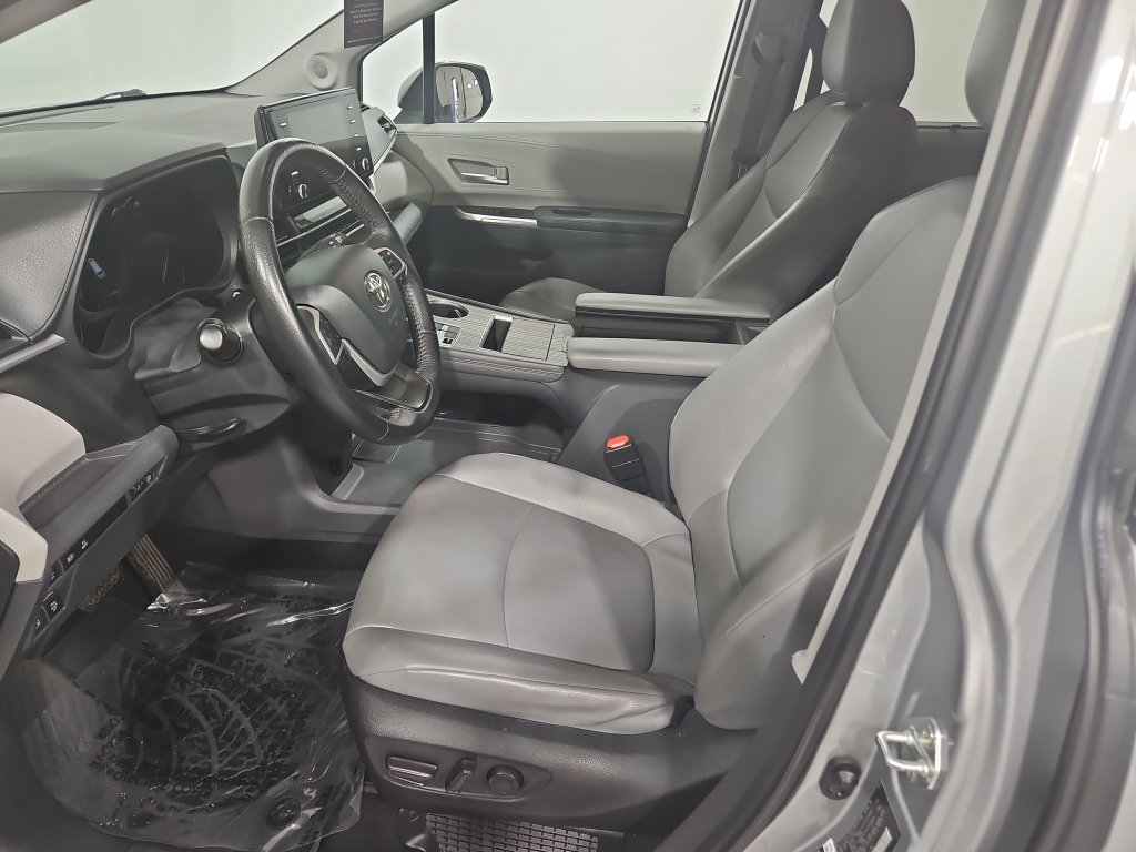 Used 2022 Toyota Sienna XLE w/ XLE Plus Package AWD/4WD image 10