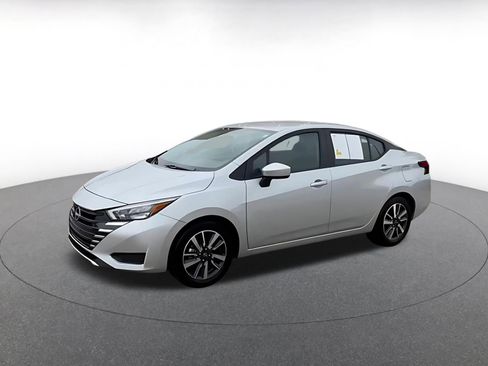 Used 2025 Nissan Versa SV FWD image 8