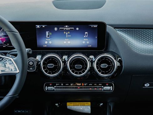 New 2026 Mercedes-Benz GLA 250 4MATIC image 11