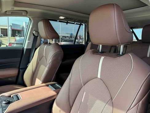 Used 2025 Toyota Grand Highlander Platinum image 6
