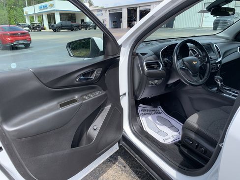 Used 2024 Chevrolet Equinox LT AWD/4WD image 9