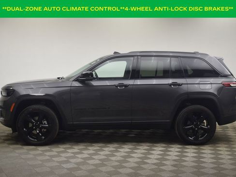 Used 2023 Jeep Grand Cherokee Altitude image 12