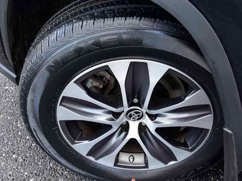 Certified 2023 Toyota Highlander XLE image 35