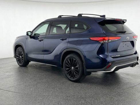 Used 2025 Toyota Highlander XSE image 6