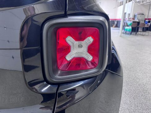 Used 2015 Jeep Renegade Latitude w/ Cold Weather Group II AWD/4WD image 11