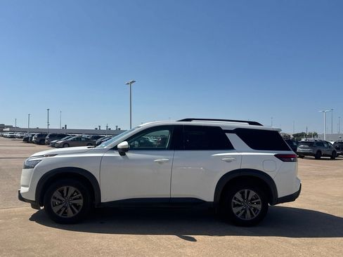 Used 2025 Nissan Pathfinder SV w/ SV Premium Package AWD/4WD image 14