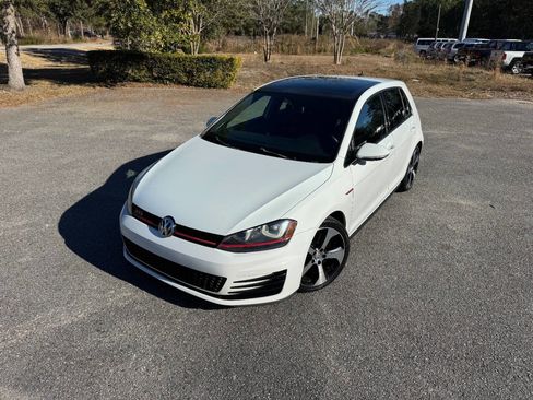 Used 2017 Volkswagen GTI SE image 30
