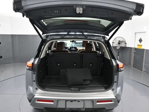 Used 2024 Nissan Pathfinder Platinum AWD/4WD image 39